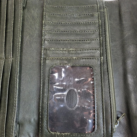 Liz Claiborne Green Faux Leather Trifold Front Snap Button Wallet - Picture 5 of 14